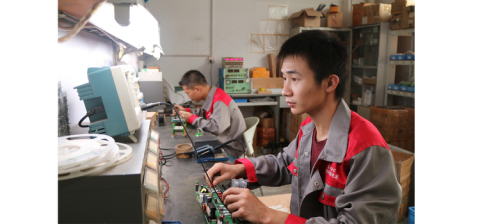 無觸點(diǎn)穩(wěn)壓器，選利泰專業(yè)生產(chǎn)廠家