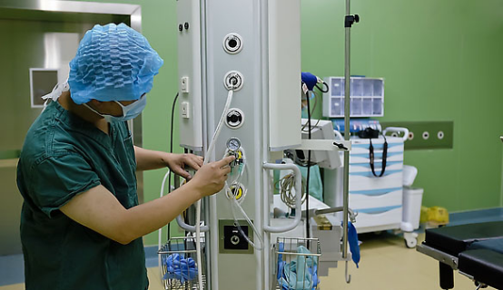 醫(yī)療設(shè)備為什么要用無觸點(diǎn)穩(wěn)壓器