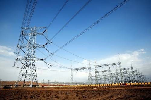 無觸點(diǎn)穩(wěn)壓器的使用減輕國(guó)家電網(wǎng)的負(fù)擔(dān)